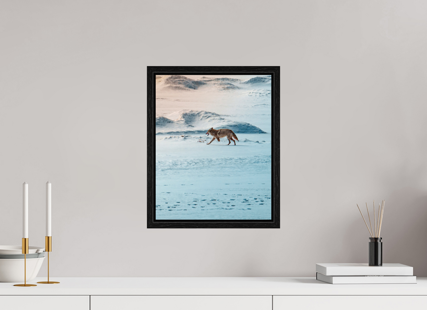 30 x 37.5 cm, Floater Frame Coyote on the frozen river